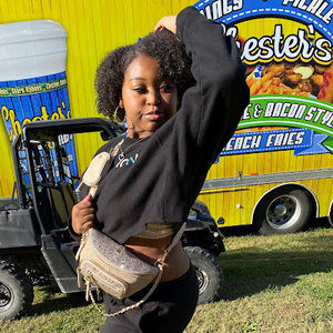 Meet your Posher, Enezia